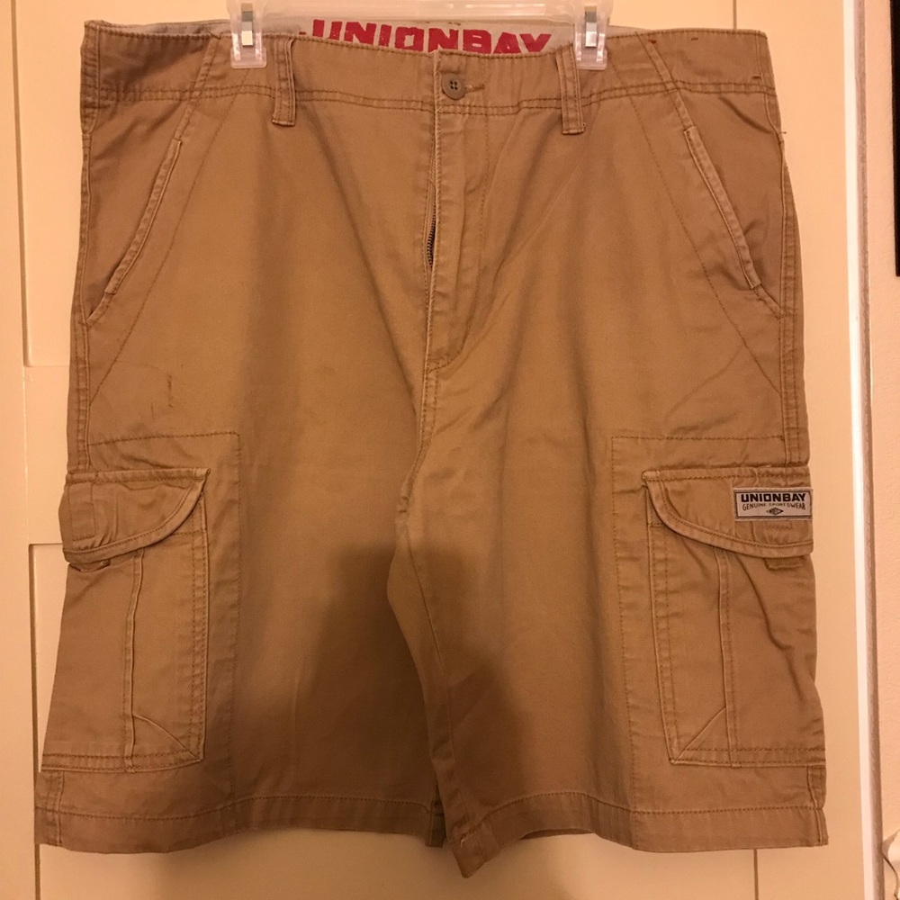 Men’s tan shorts